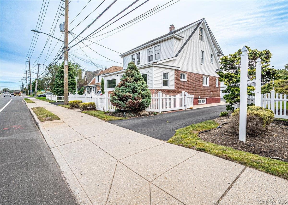 557 Newbridge Road thumbnail 2