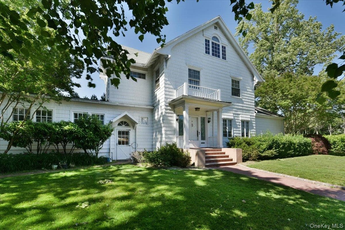 9 Nassau Drive, Great Neck