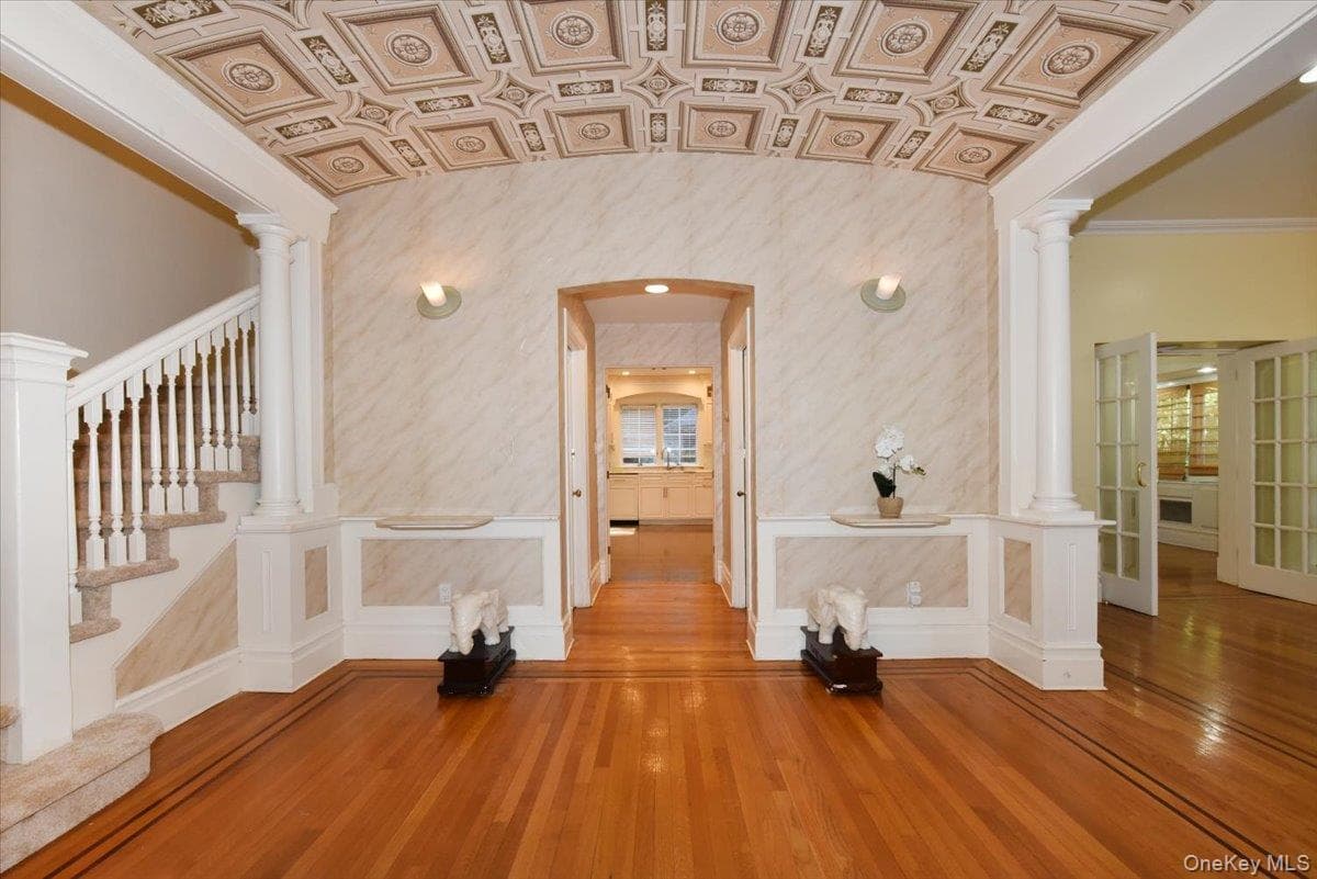 9 Nassau Drive thumbnail 3