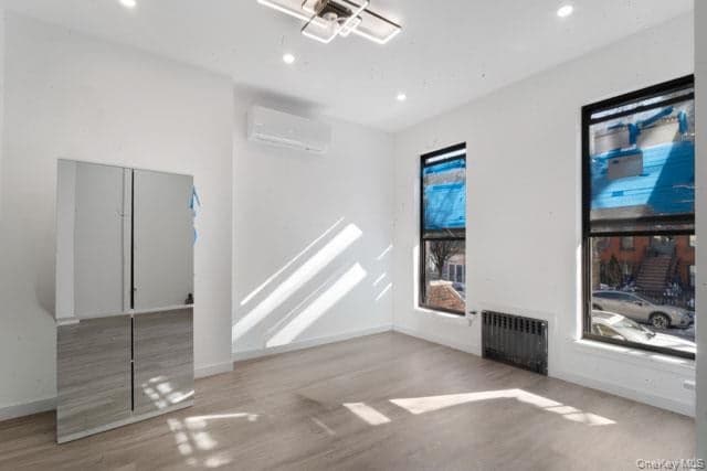 155 Clifton Place thumbnail 5