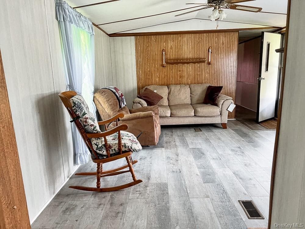 184 Seeman Road thumbnail 10