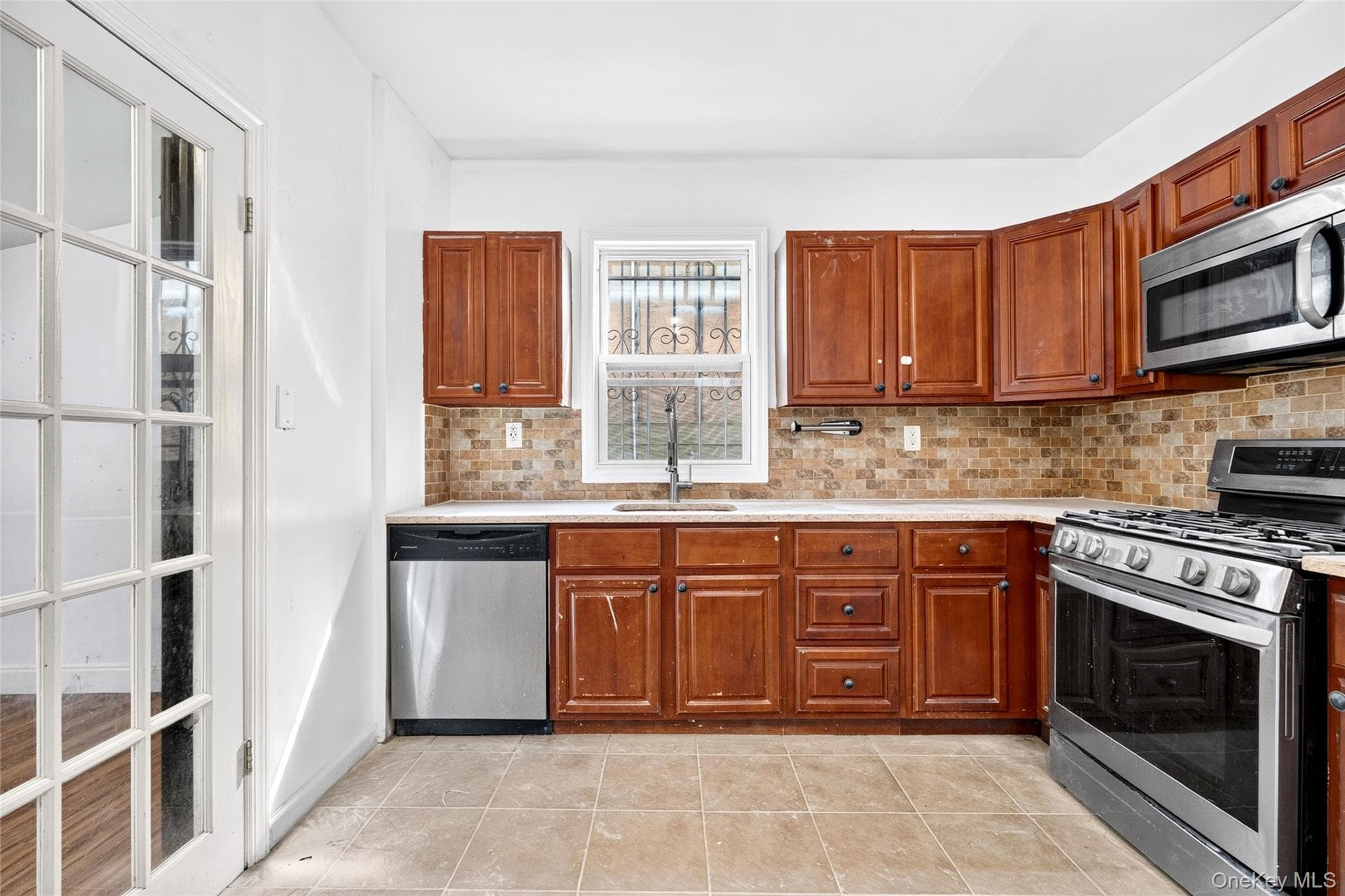 1787 Randall Avenue thumbnail 11
