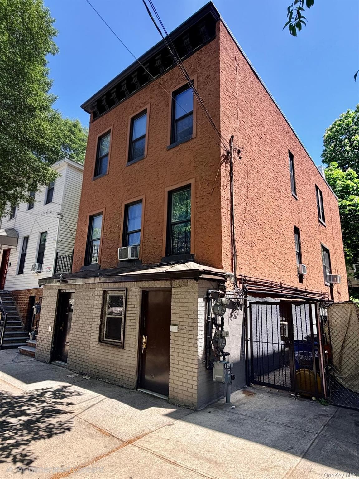 2304 Bassford Avenue thumbnail 2