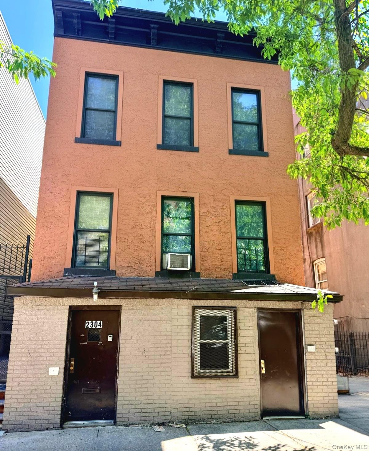 2304 Bassford Avenue photo 1