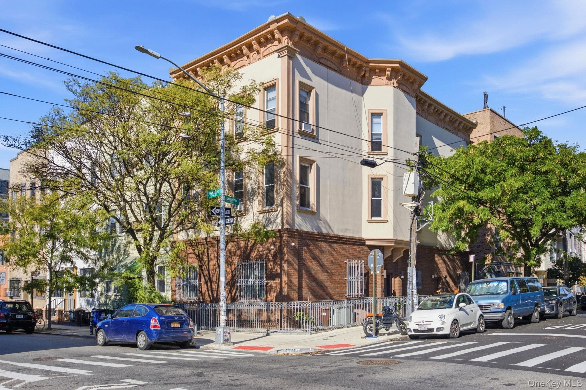 332 Manhattan Avenue photo 1