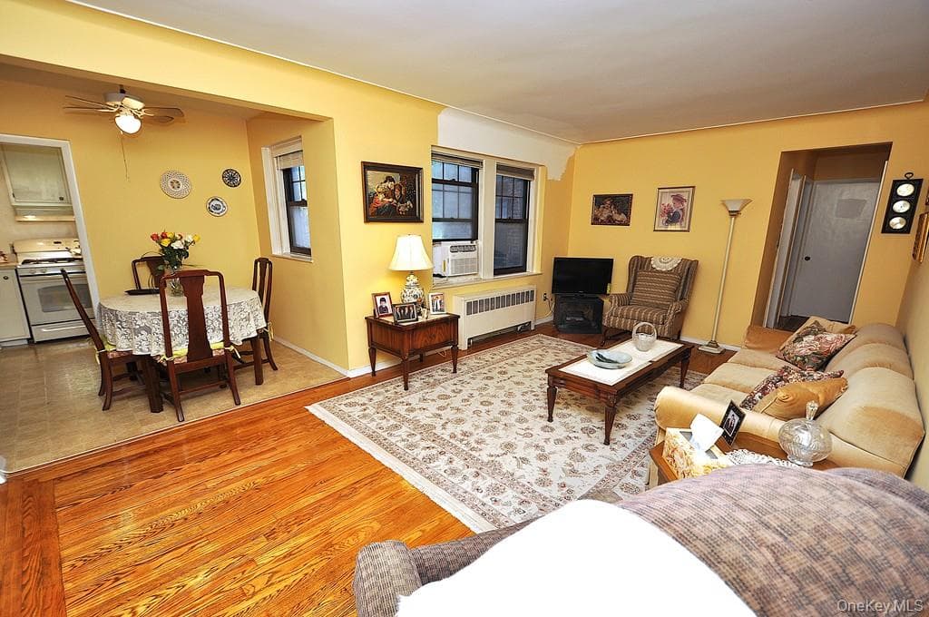 209 Garth Road Unit: 2M, Scarsdale