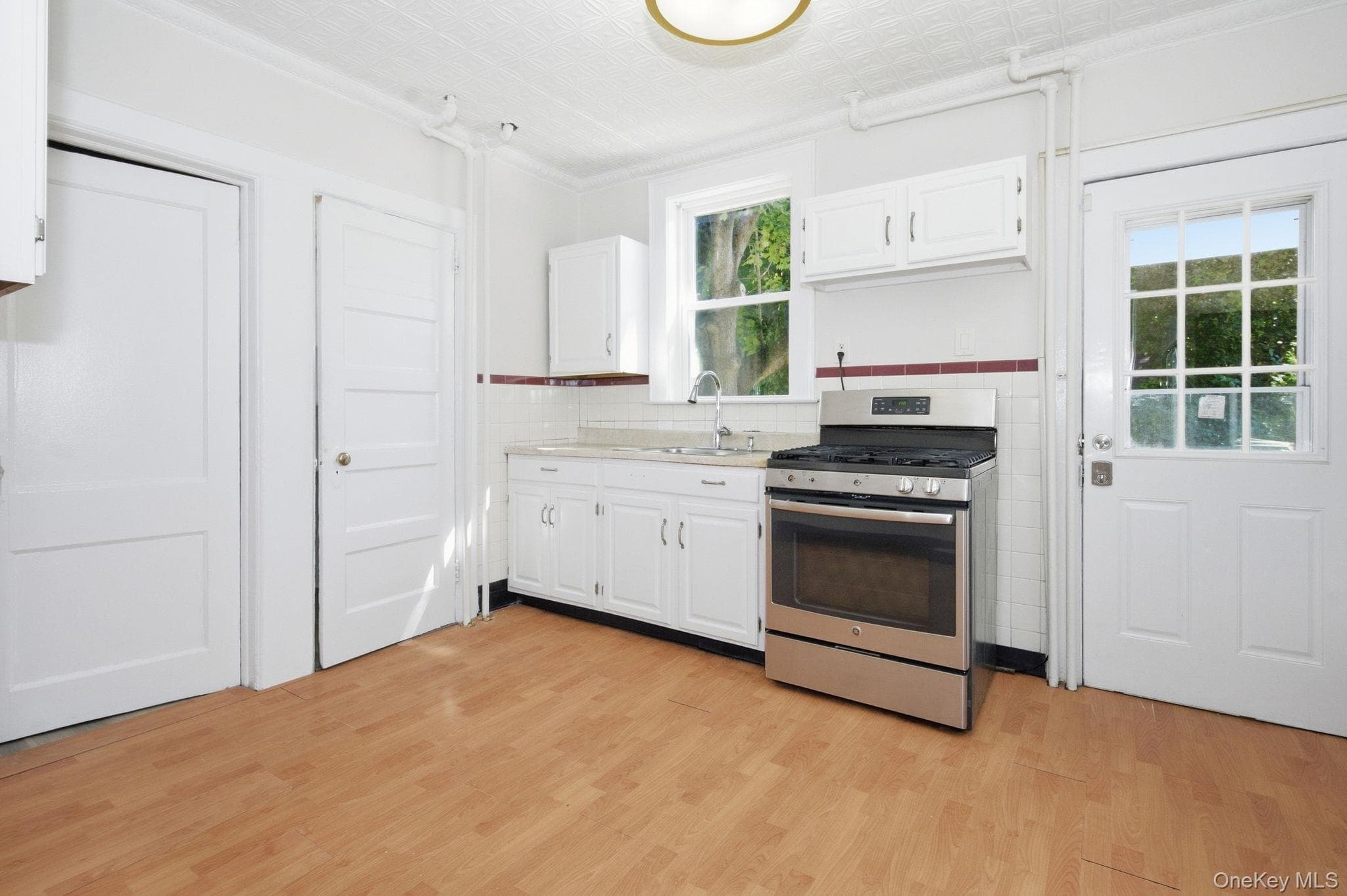 46-48 Robertson Avenue thumbnail 8
