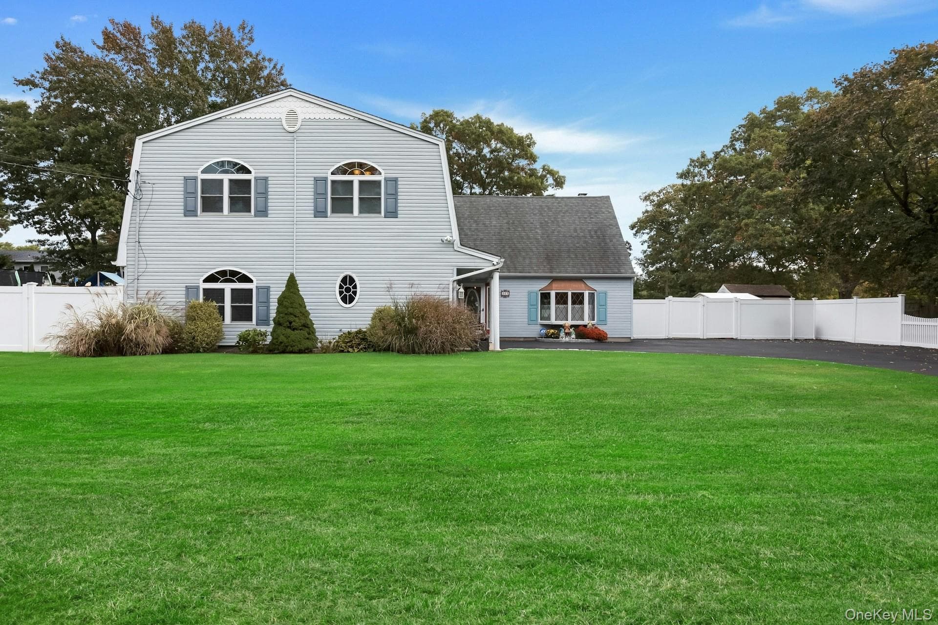 963 Sycamore Avenue, Bohemia