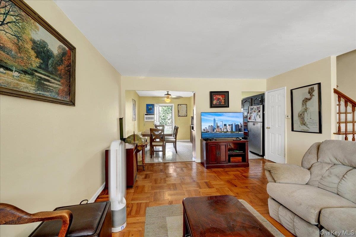 3015 Waterbury Avenue thumbnail 4