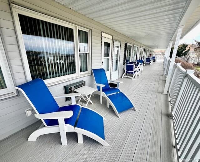 231 Dune Road Unit: 905 thumbnail 2
