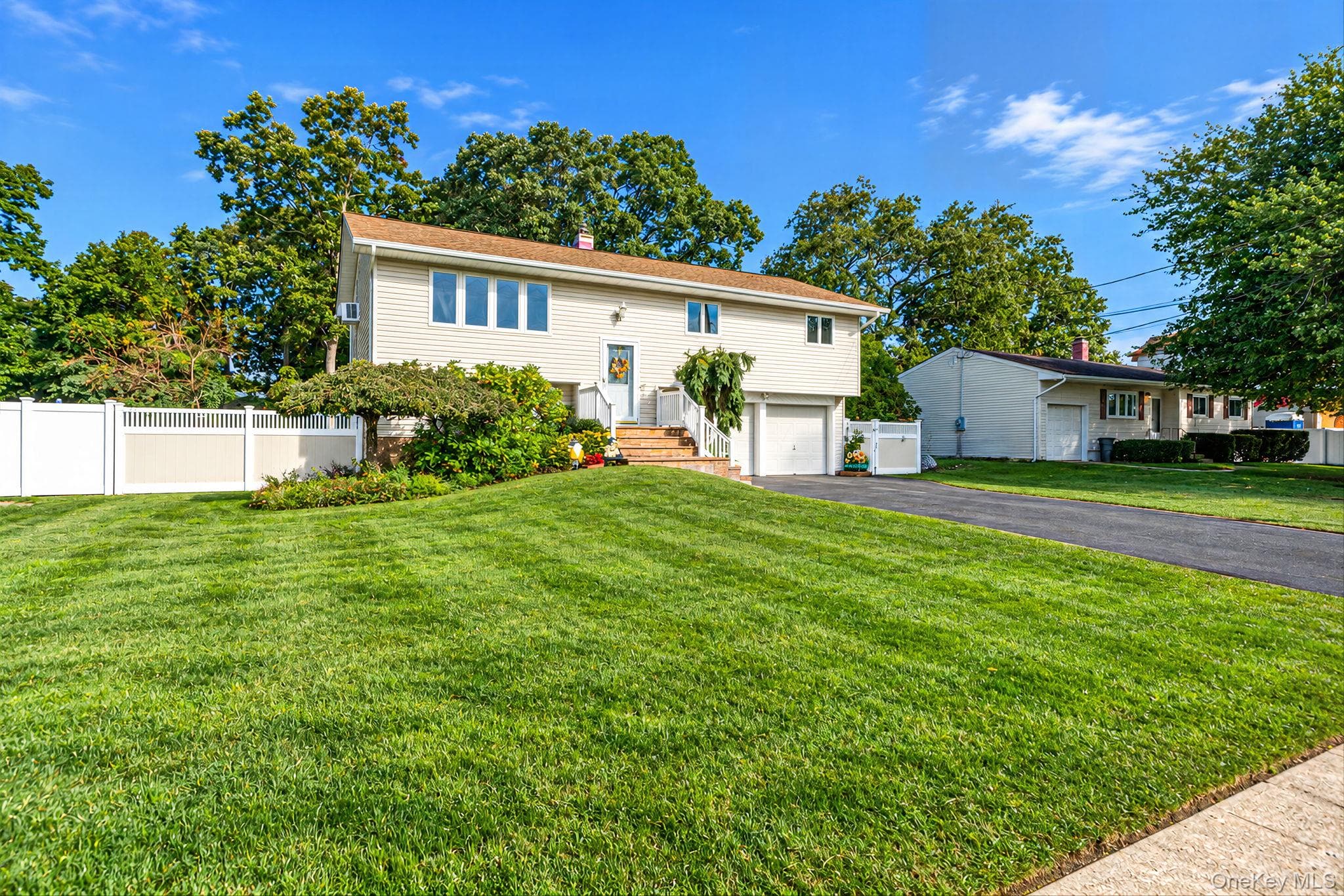 251 Manhasset Street thumbnail 2