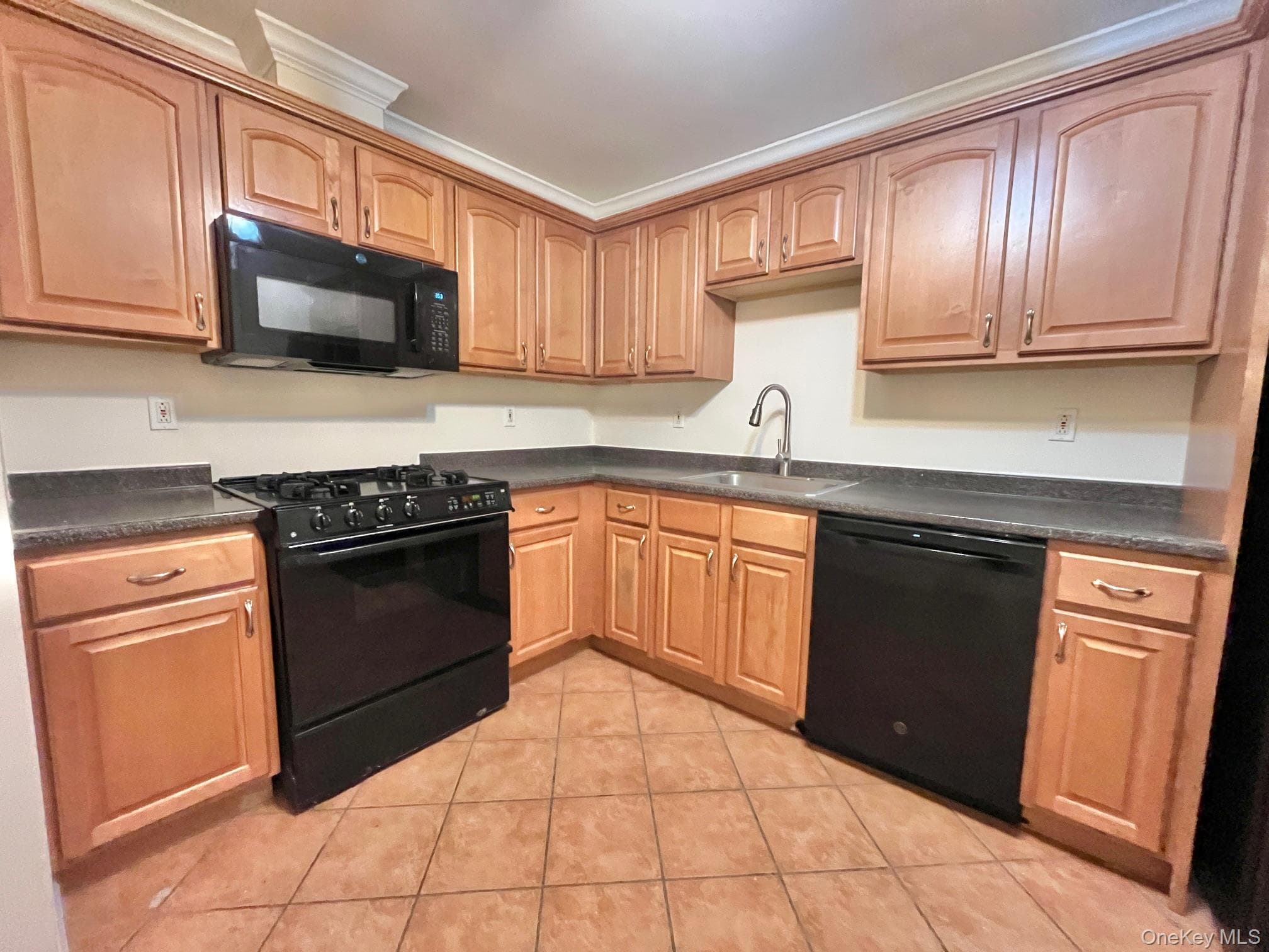 153 Montgomery Avenue Unit: B thumbnail 7