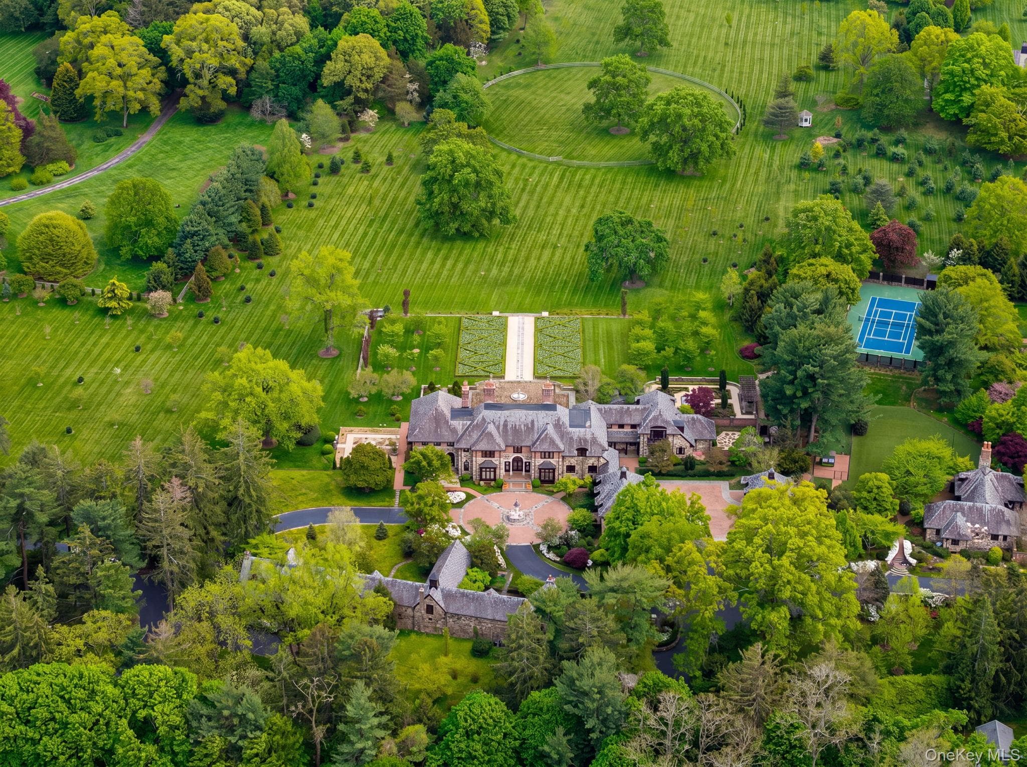 1 Applewood Estate thumbnail 3