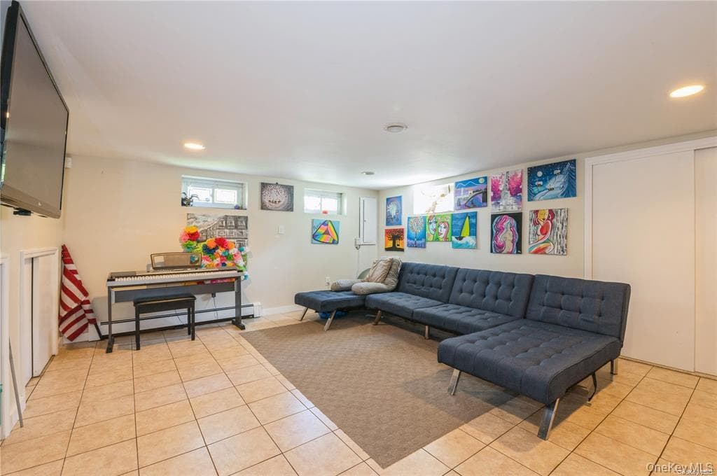 1040 Cedarhurst Street thumbnail 13