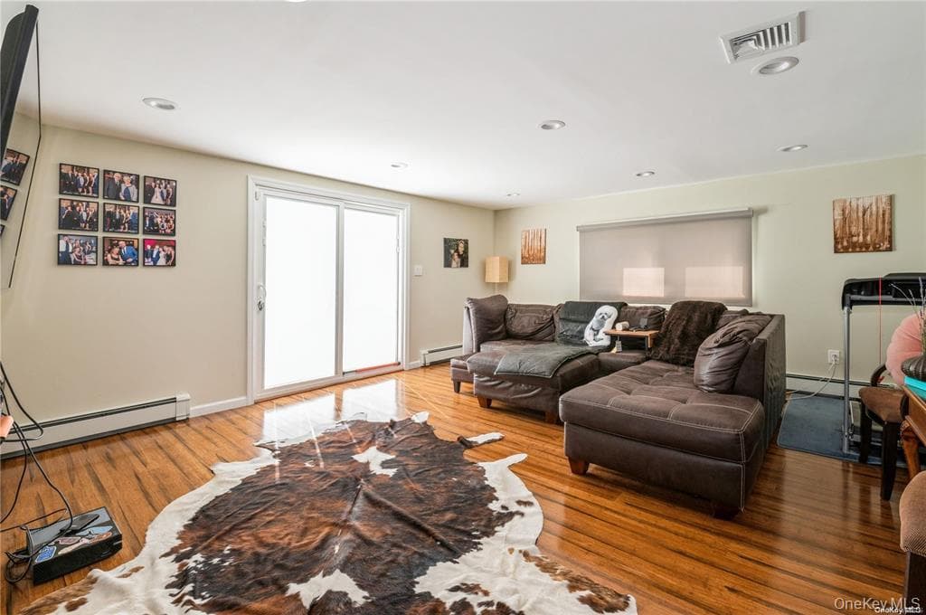1040 Cedarhurst Street thumbnail 15