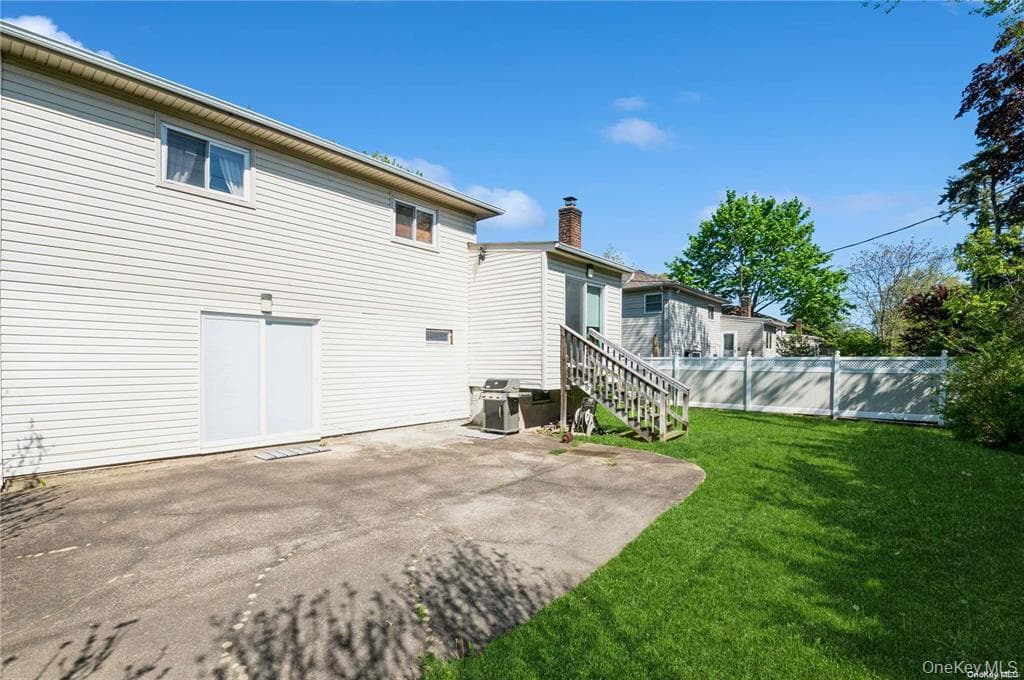 1040 Cedarhurst Street thumbnail 17