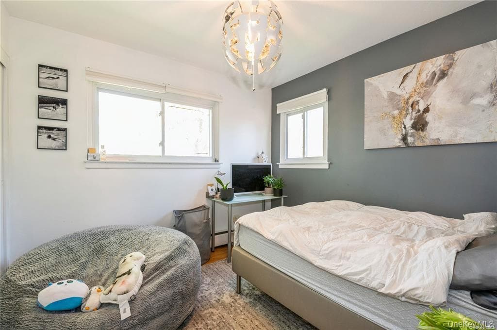 1040 Cedarhurst Street thumbnail 11