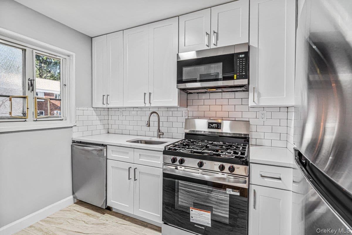 226-29 Manor Rd Rd Unit: #2 Upper thumbnail 6