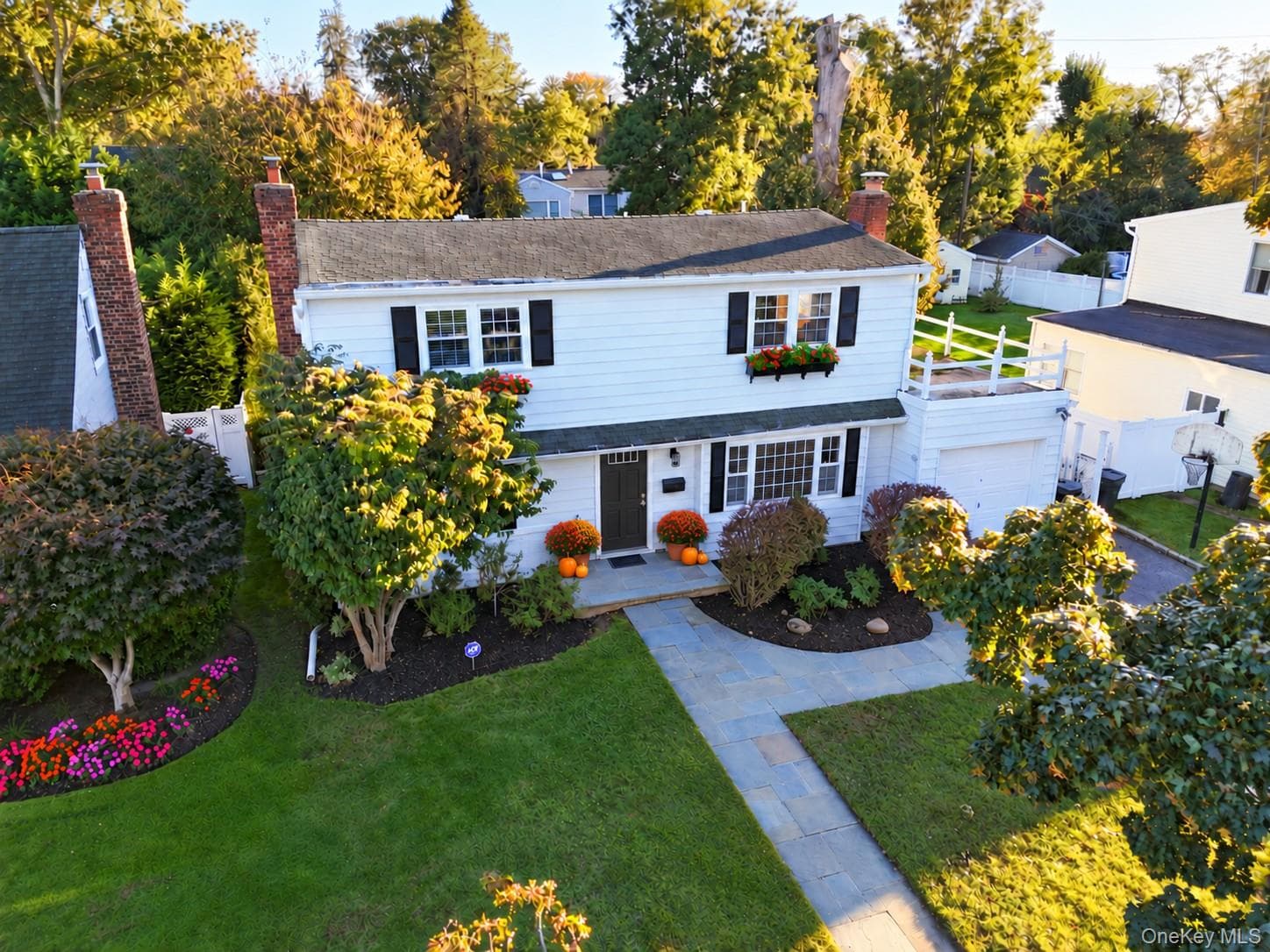 11 University Place, Glen Head