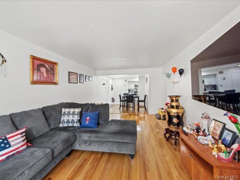 1910 S Pelham Parkway Unit: 3G thumbnail 5