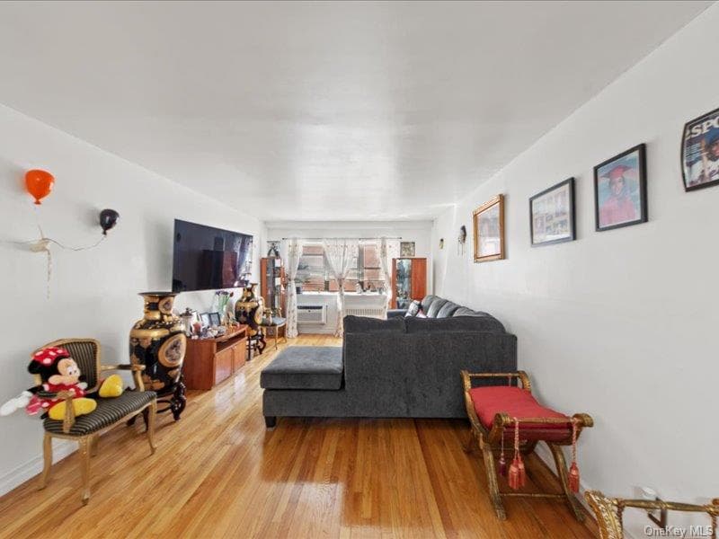 1910 S Pelham Parkway Unit: 3G thumbnail 3