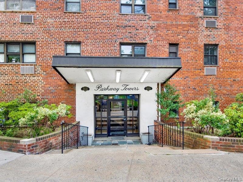 1910 S Pelham Parkway Unit: 3G, Bronx
