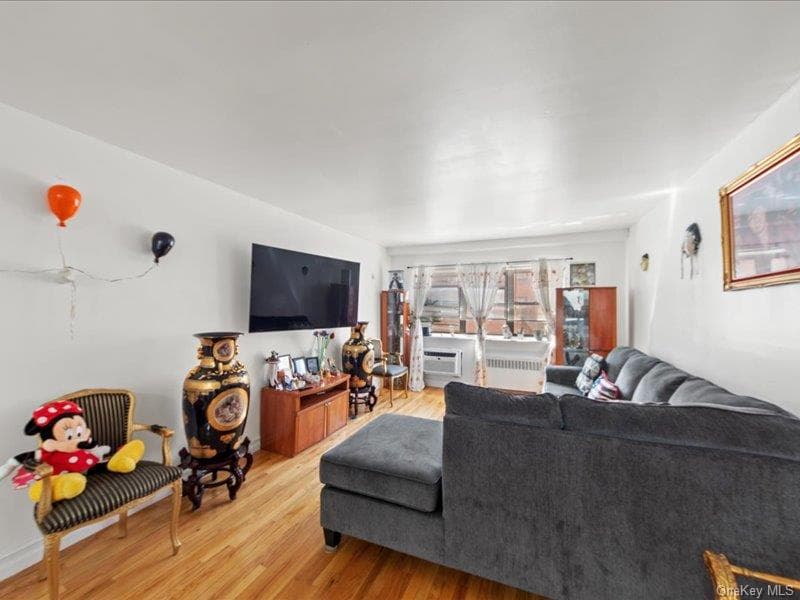 1910 S Pelham Parkway Unit: 3G thumbnail 2