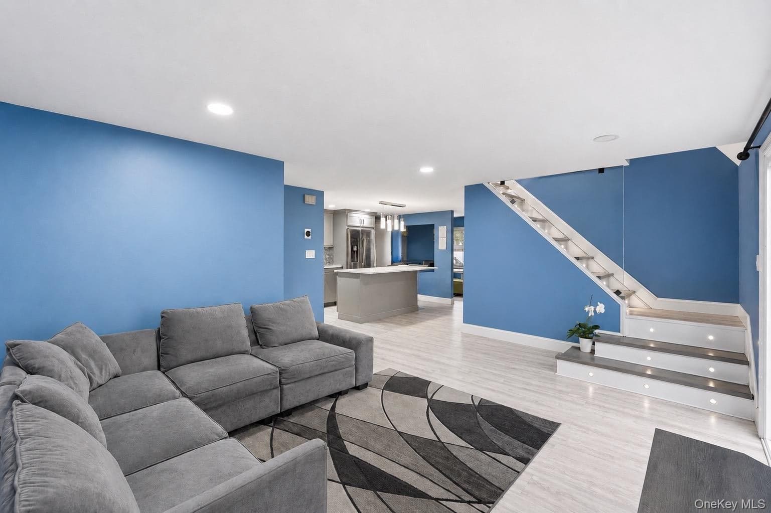 120 Morris Avenue thumbnail 4