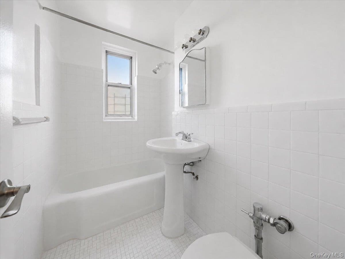 2630 Kingsbridge Terrace Unit: 3A thumbnail 12