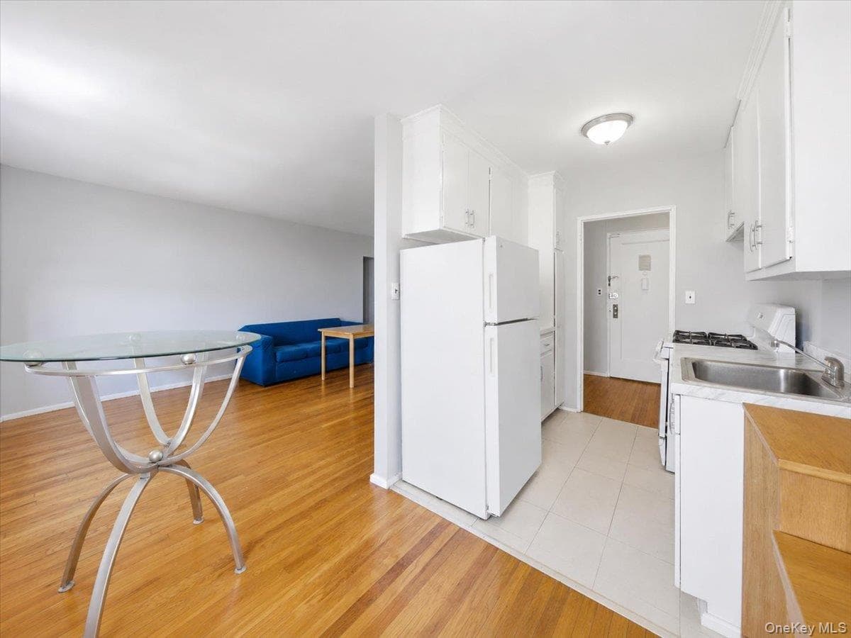 2630 Kingsbridge Terrace Unit: 3A thumbnail 5