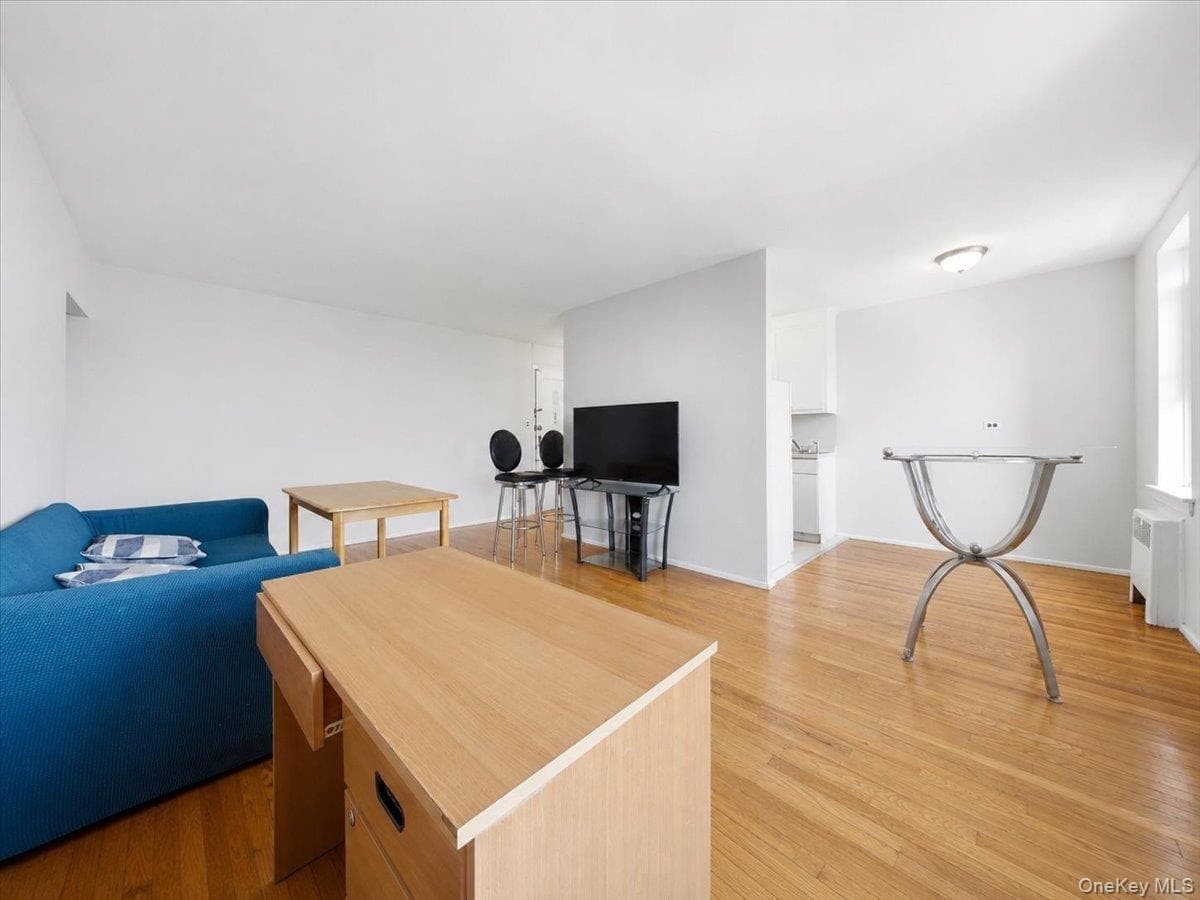 2630 Kingsbridge Terrace Unit: 3A thumbnail 4