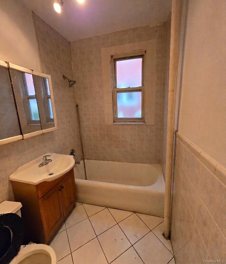 4115 Manhattan Avenue thumbnail 4