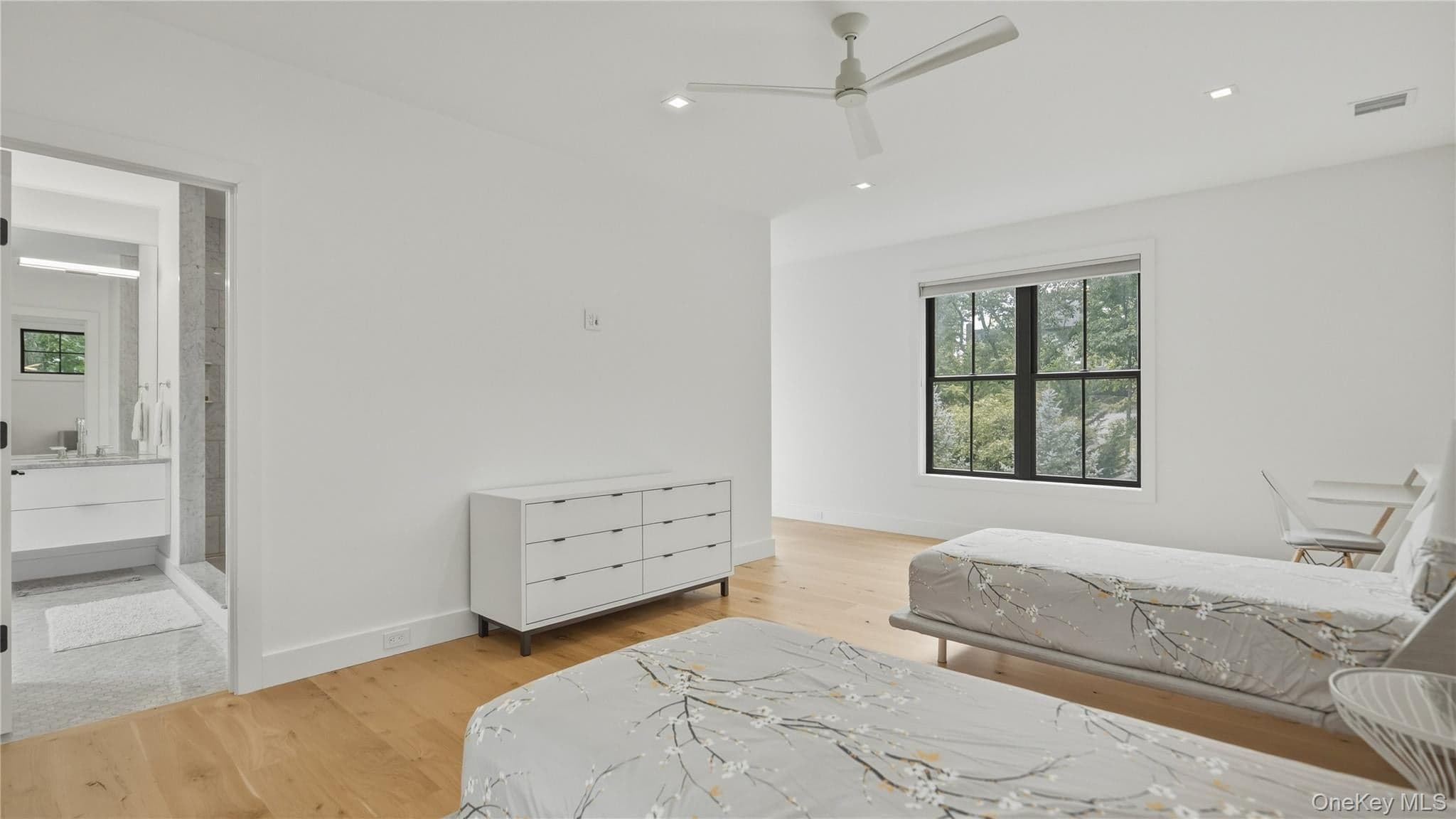 2 Bayview Avenue thumbnail 17