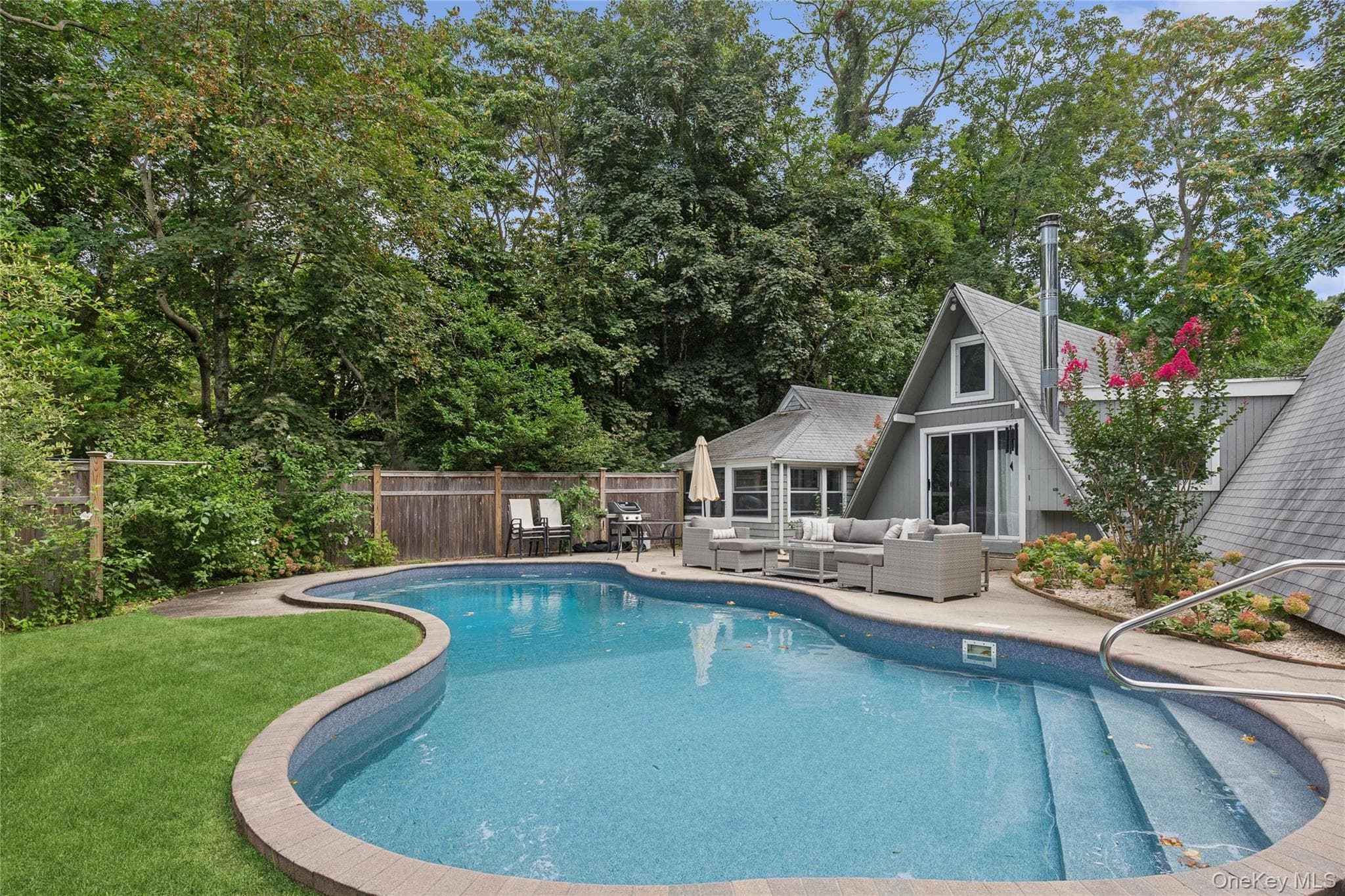 10 Oak Lane photo 1