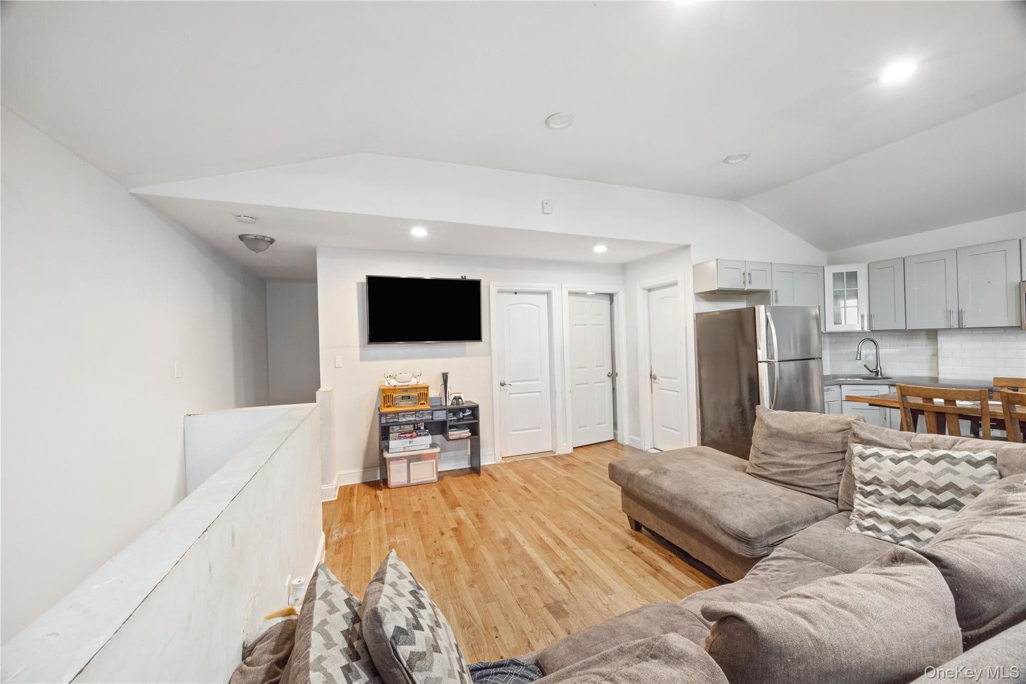 2611 Decatur Avenue thumbnail 4
