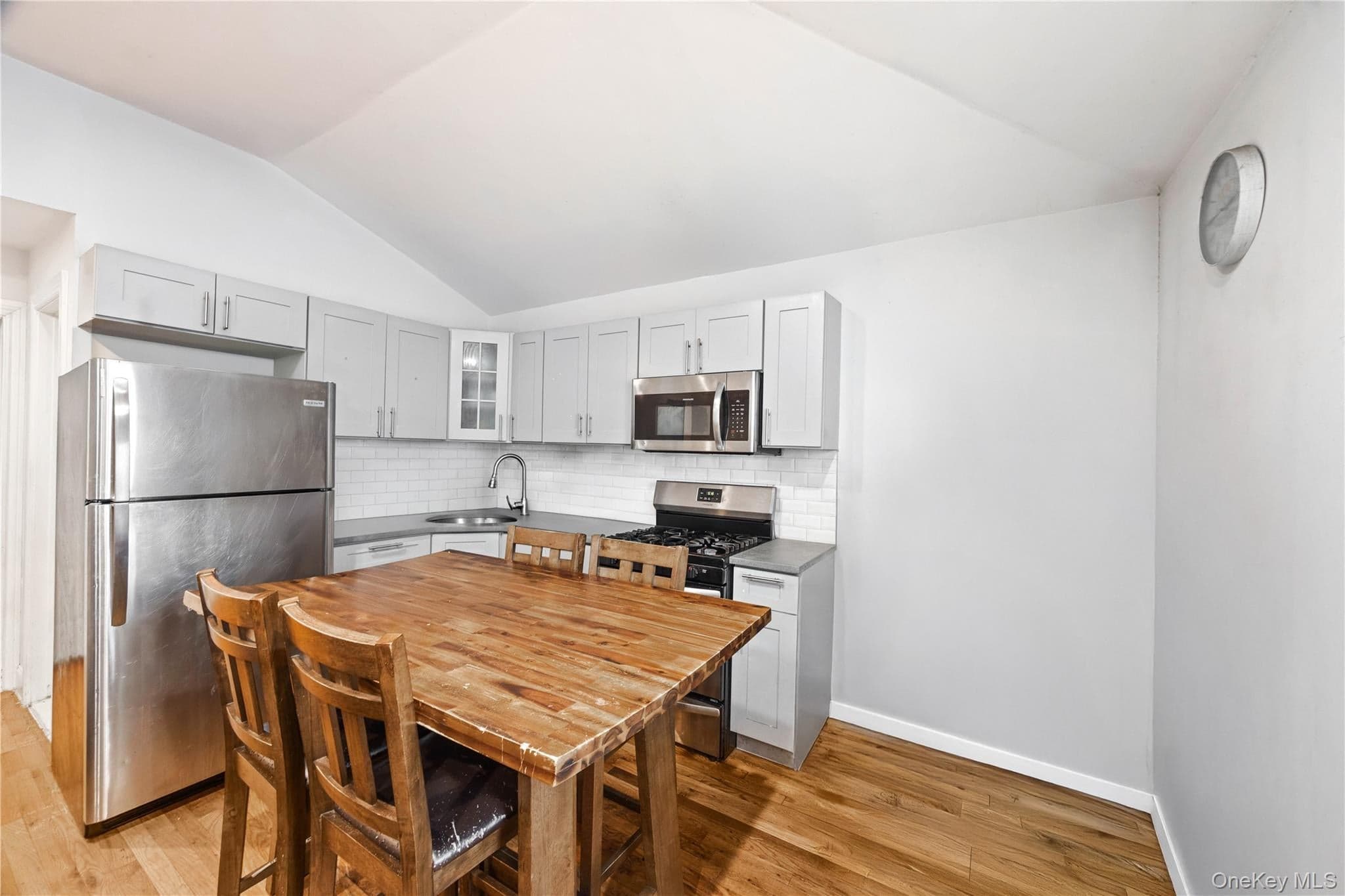 2611 Decatur Avenue thumbnail 2