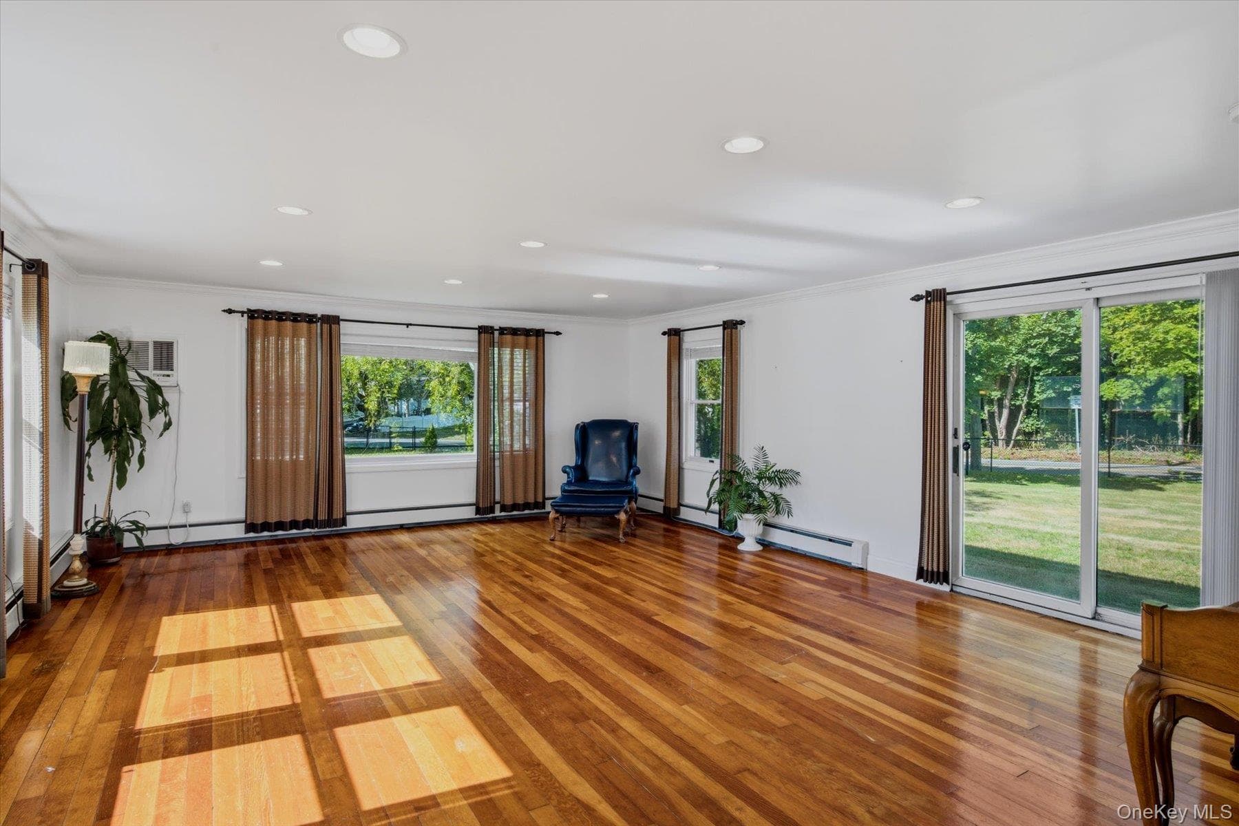 498 Miller Place Road thumbnail 9