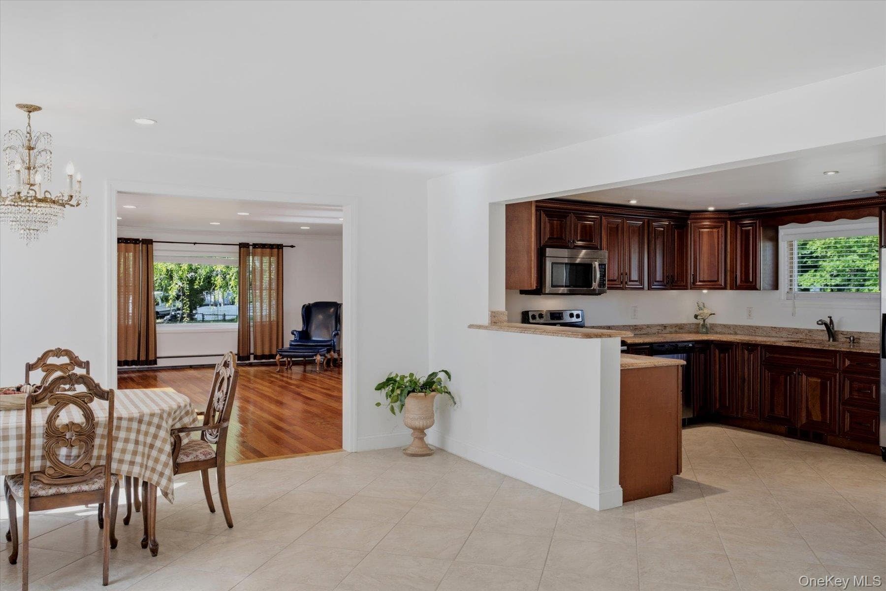 498 Miller Place Road thumbnail 13