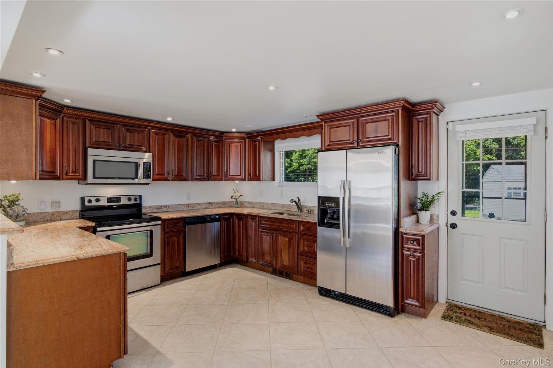 498 Miller Place Road thumbnail 10