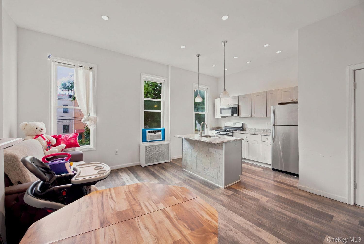 243 Woodbine Street thumbnail 5