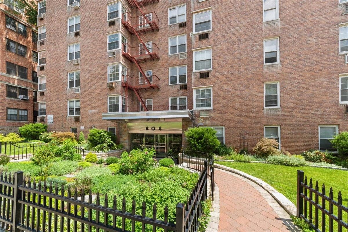 804 Bronx River Rd Unit: 3E, Bronxville