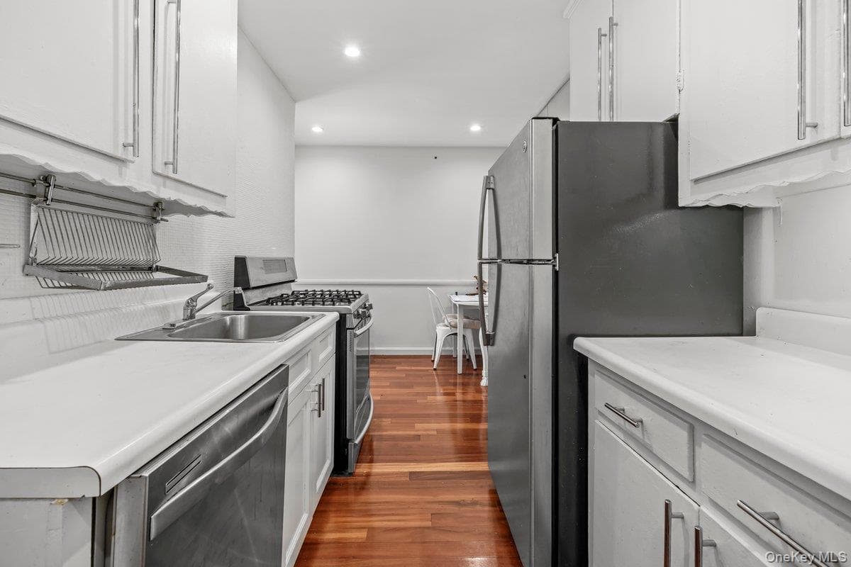517 Riverdale Avenue Unit: 4D thumbnail 5