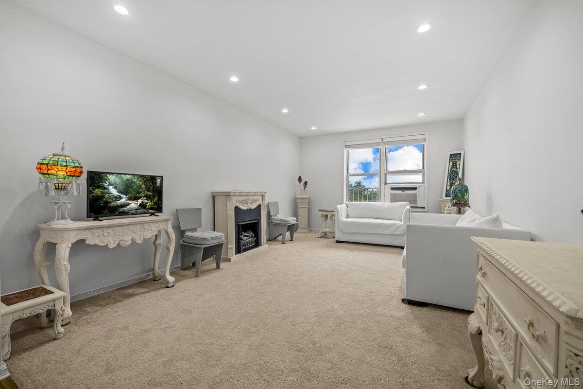 517 Riverdale Avenue Unit: 4D thumbnail 7