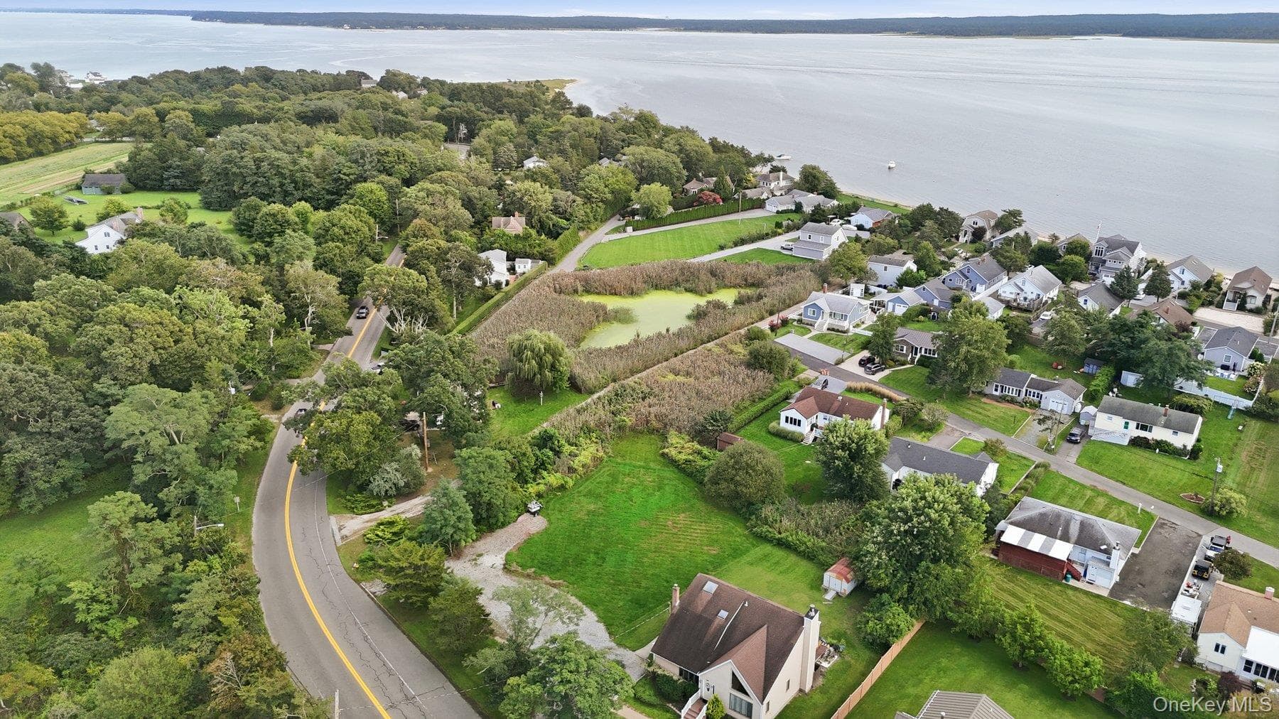 501 Peconic Bay Boulevard thumbnail 2