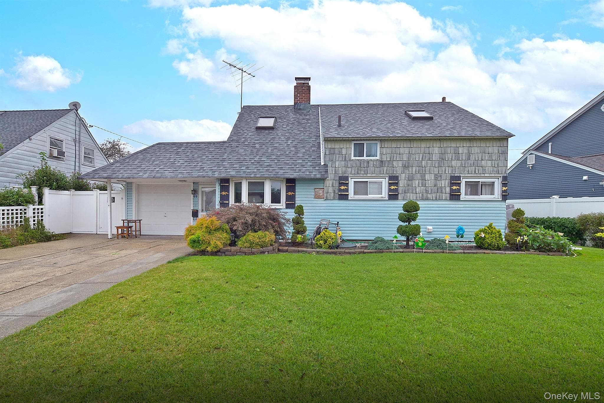 93 Abbey Lane, Levittown