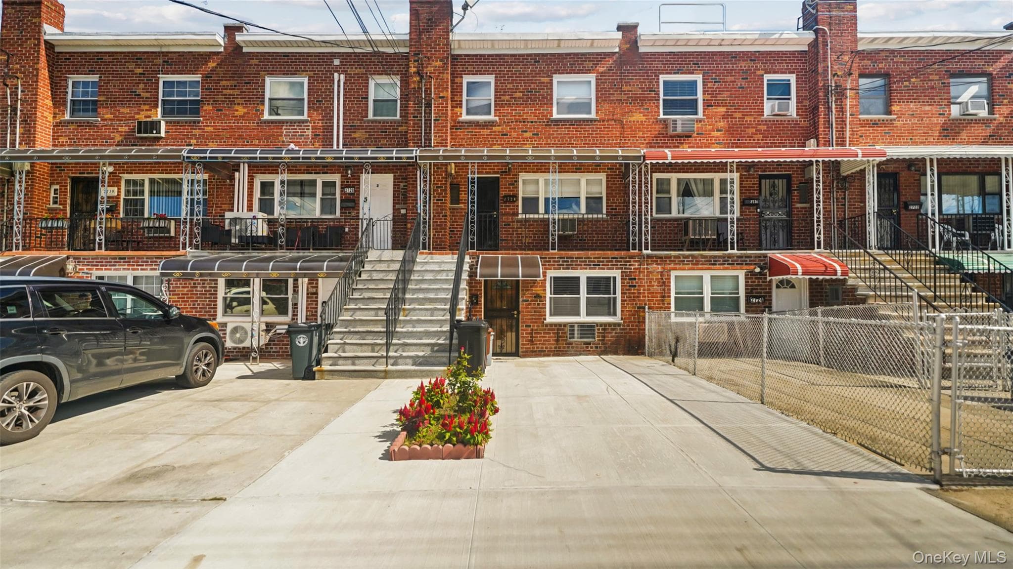 2726 Hone Avenue thumbnail 3
