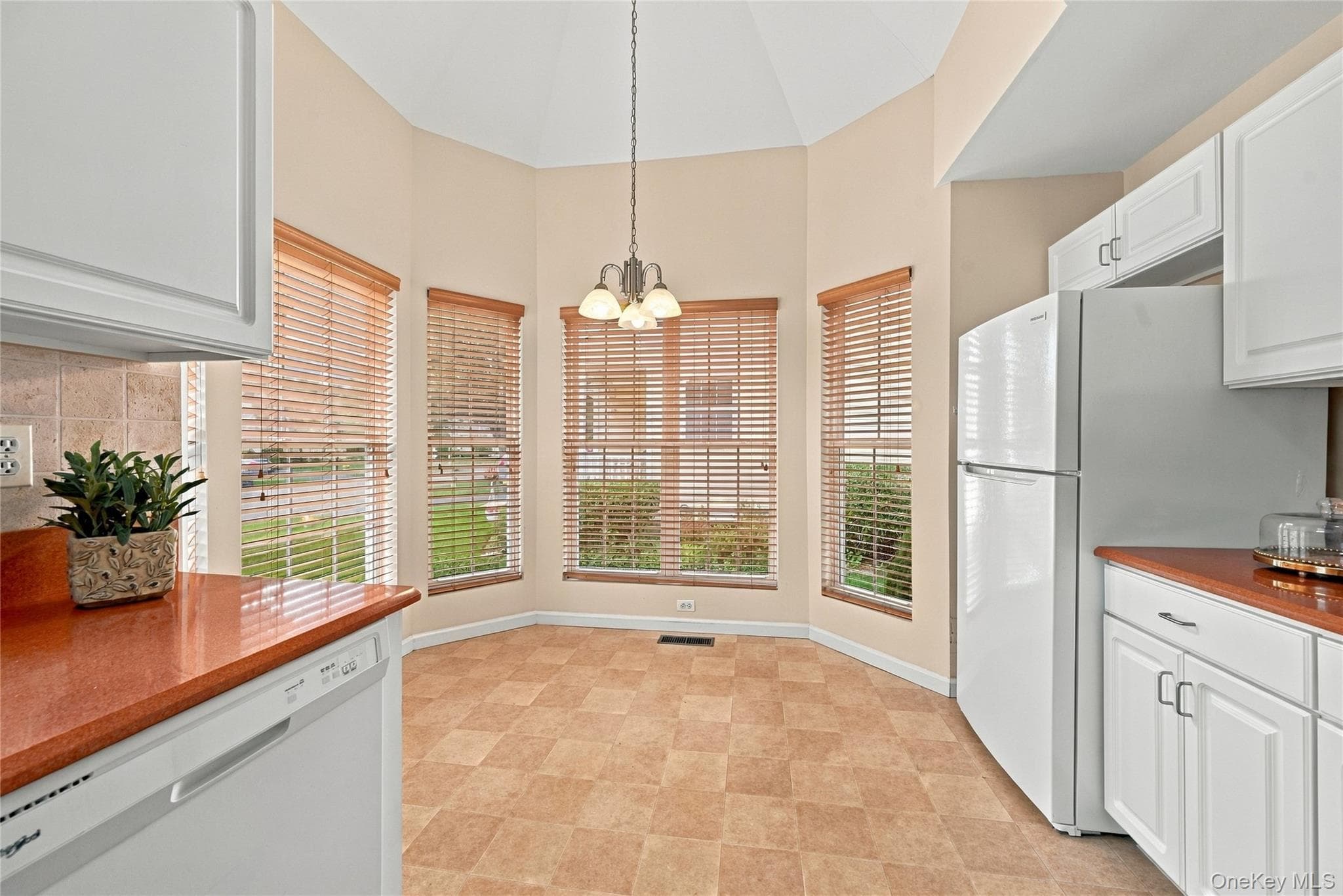 120 Scenic Lake Drive thumbnail 15