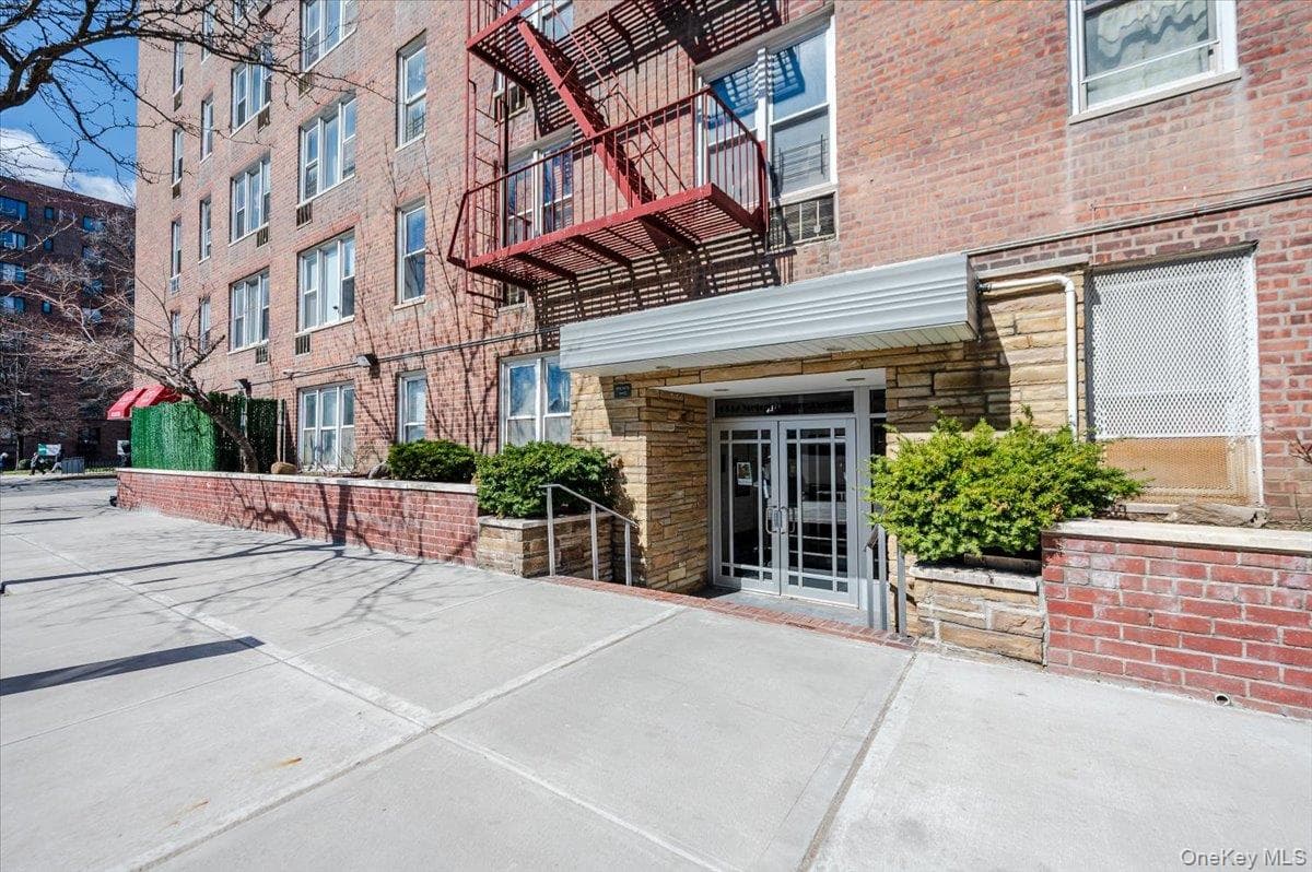 1332 Metropolitan Avenue Unit: 4K thumbnail 2