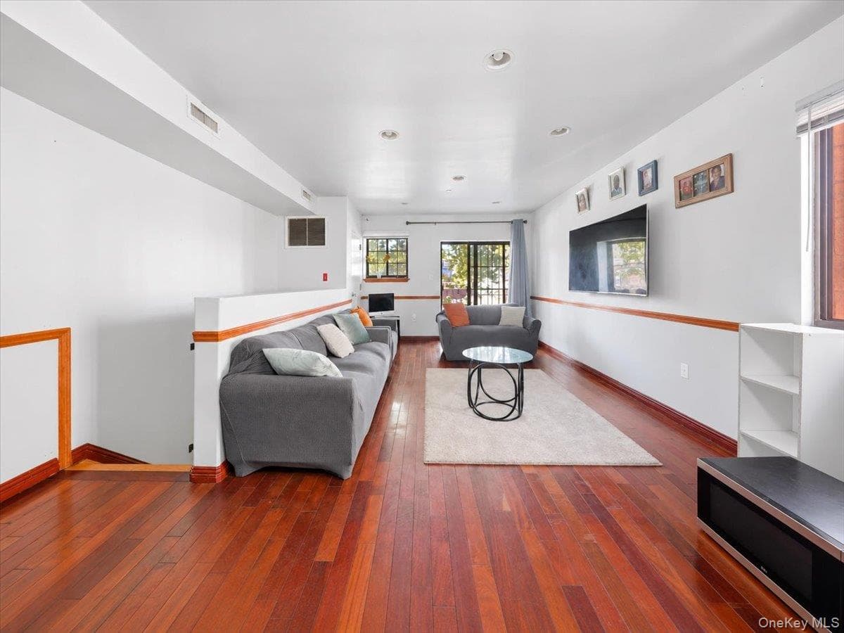 1027 E 231st Street thumbnail 14