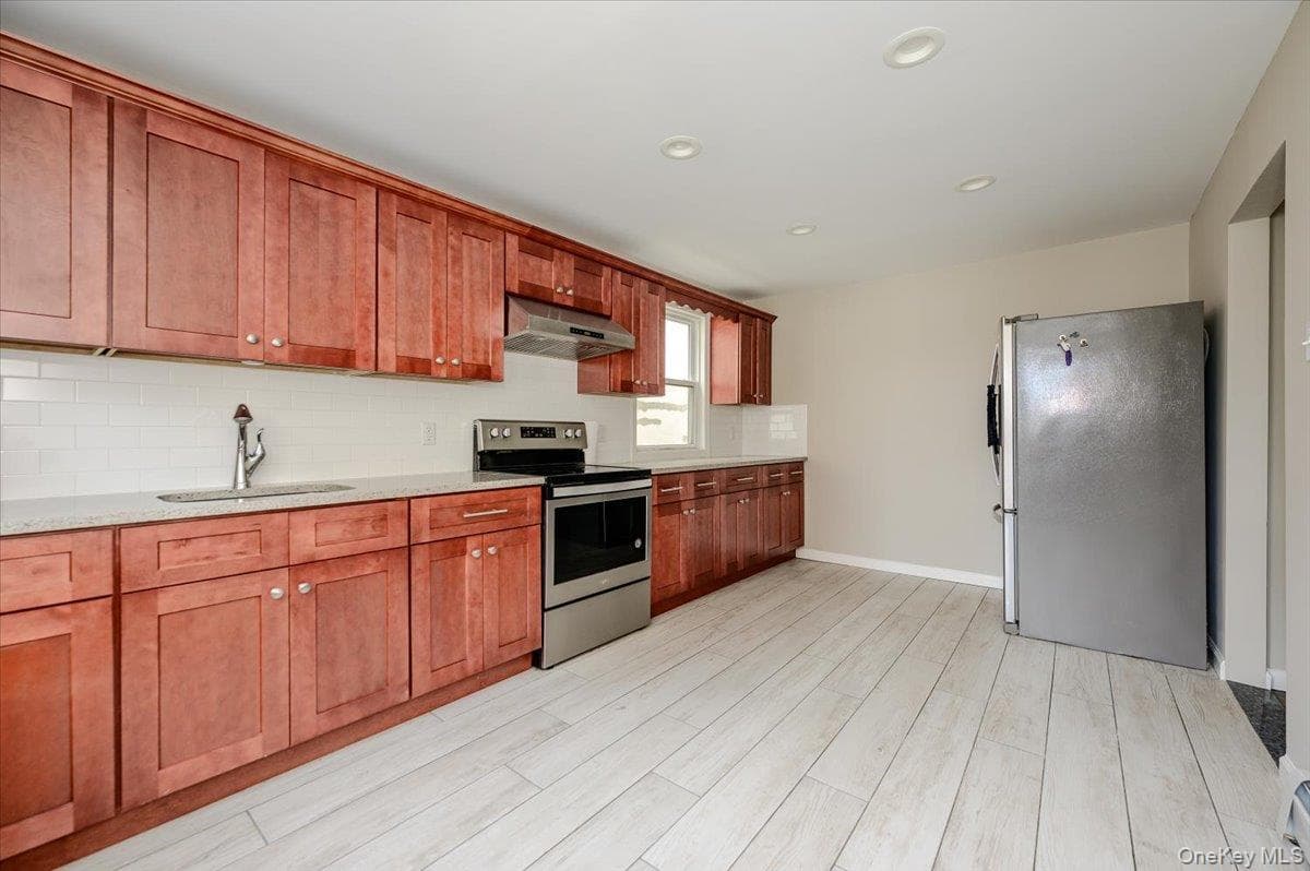450 E Broadway thumbnail 5